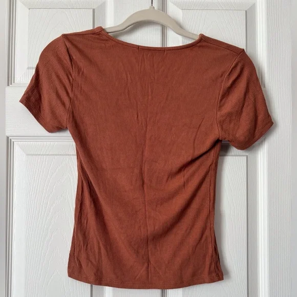 Active Basic Rust V-Neck Ribbed Tee - Picture 2 of 3